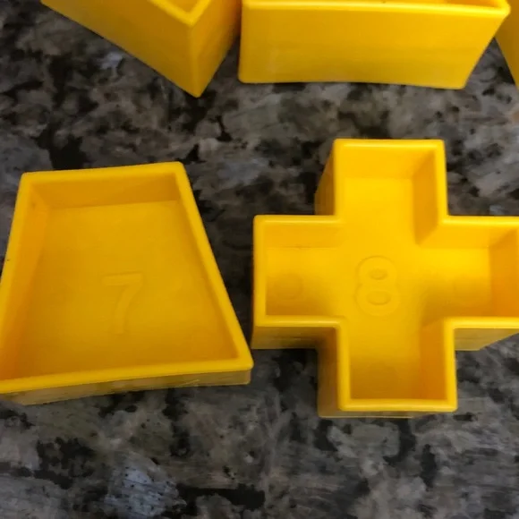 Tupperware Shape-O-Ball - Picture 7 of 8